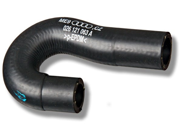 Durite d'eau entre durite métallique et pipe d'eau sur le côté de la culasse pour Golf 1 81- GTI